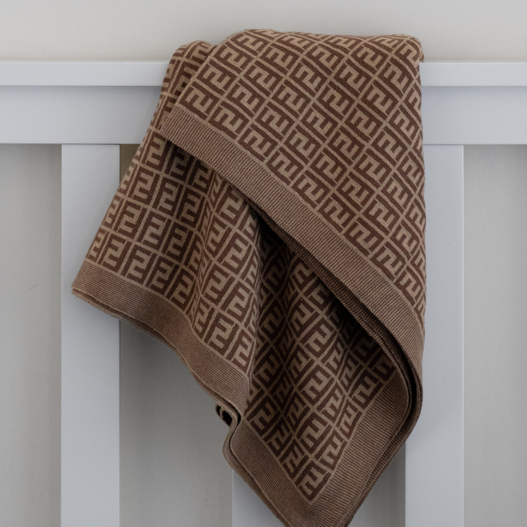 Modern Luxe Knit Blanket – Style Meets Comfort