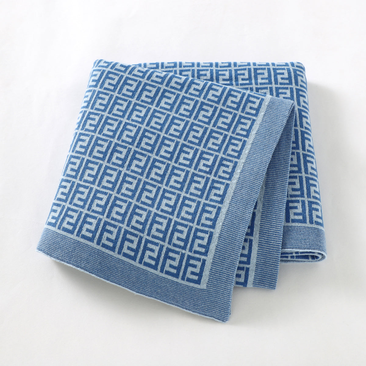 Modern Luxe Knit Blanket – Style Meets Comfort