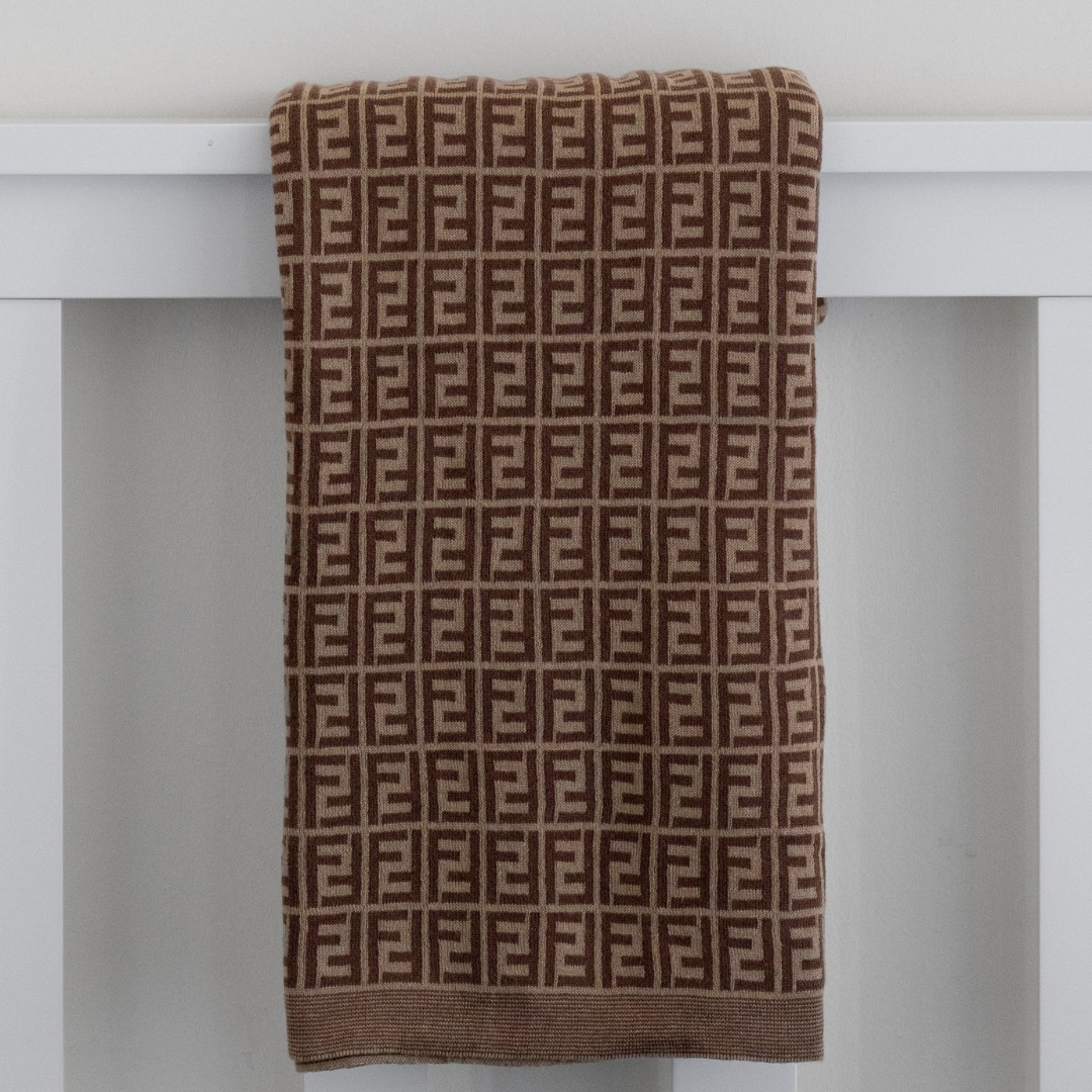 Modern Luxe Knit Blanket – Style Meets Comfort